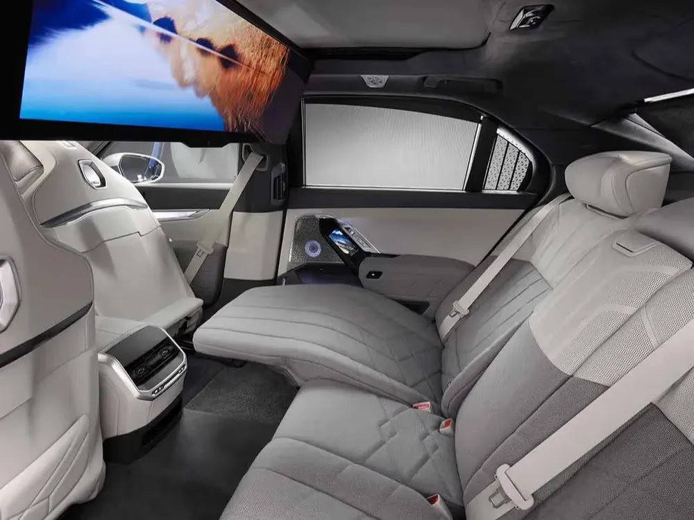 bmw i7 IMAGE