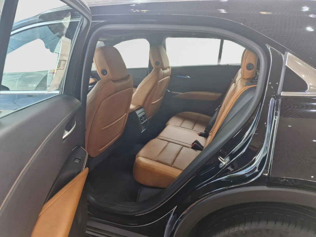 makes.cadillac models.xt4 IMAGE