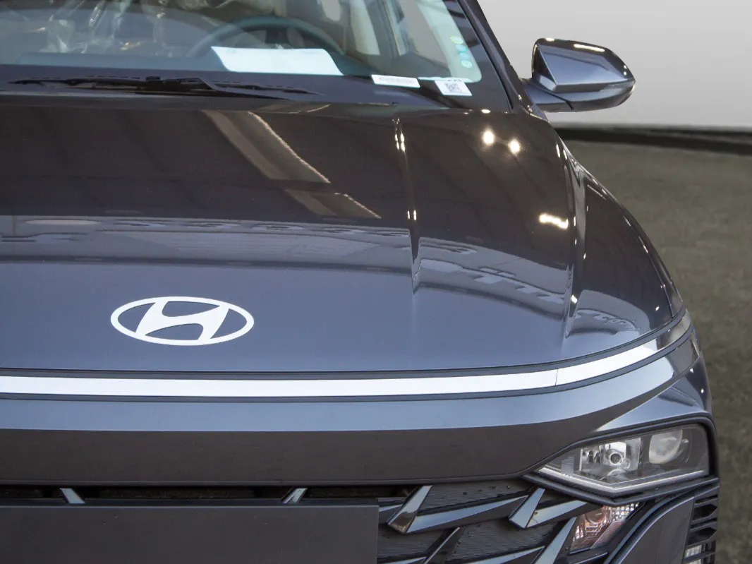 hyundai accent IMAGE