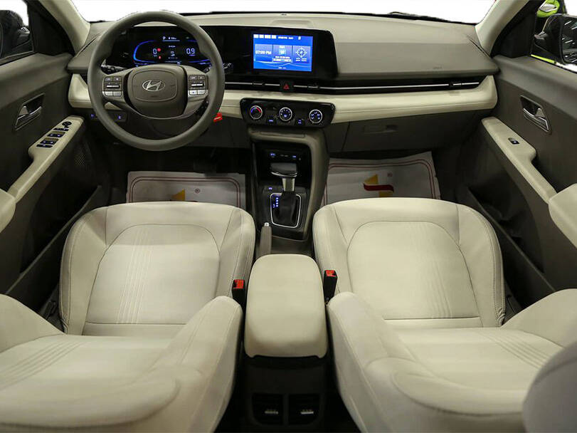 makes.hyundai models.accent IMAGE