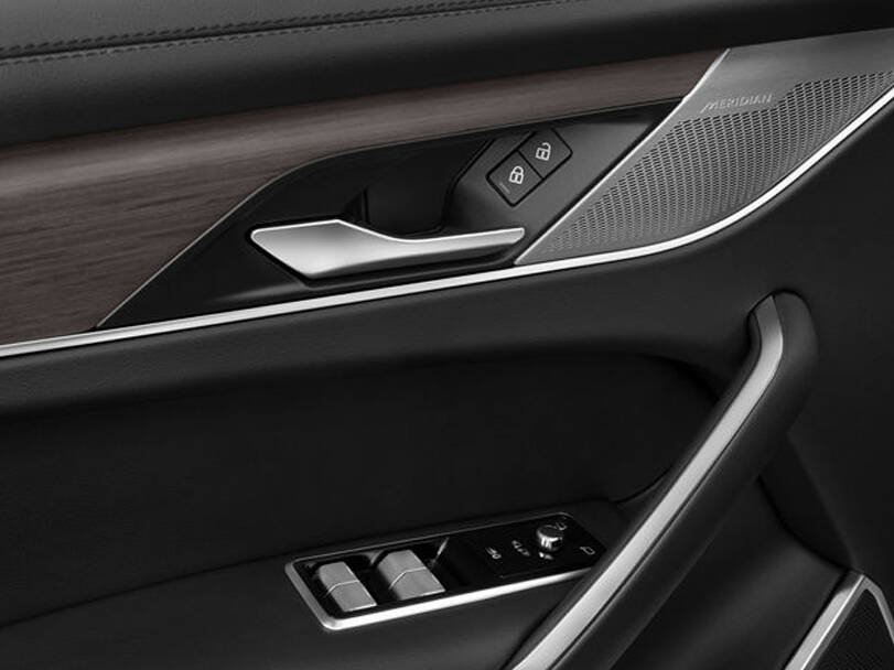 jaguar f-pace IMAGE