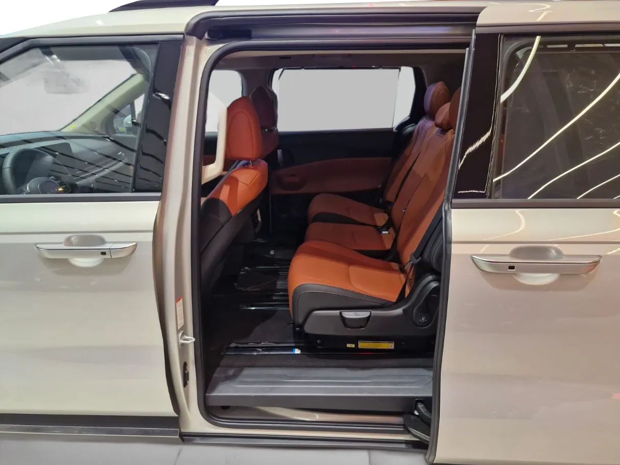 kia carnival IMAGE