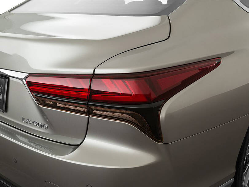 lexus ls500h IMAGE