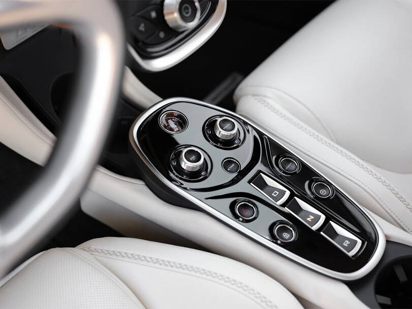 mclaren gt IMAGE