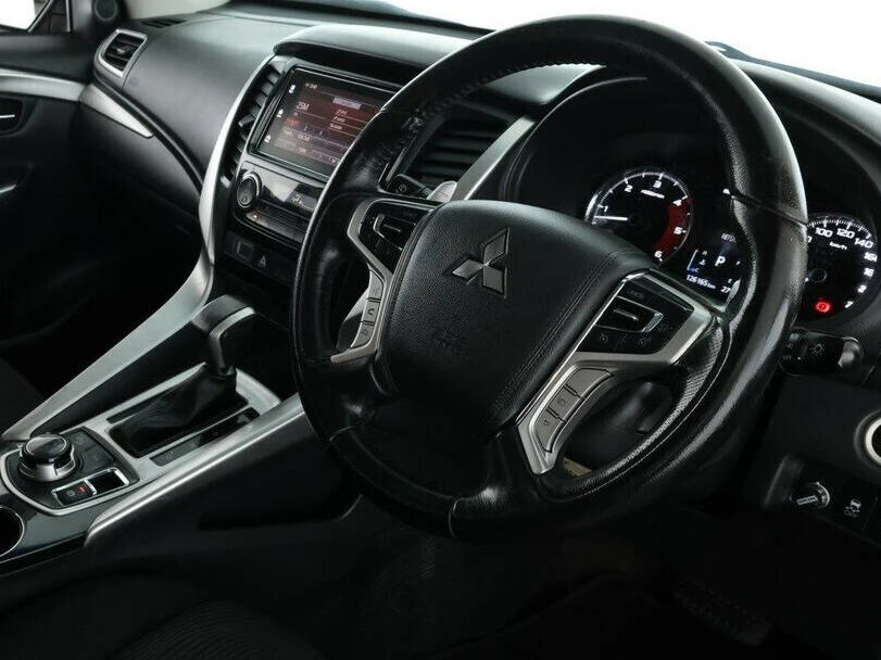 mitsubishi pajero IMAGE