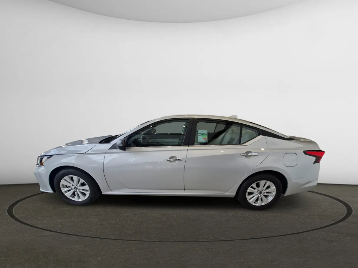 nissan altima IMAGE