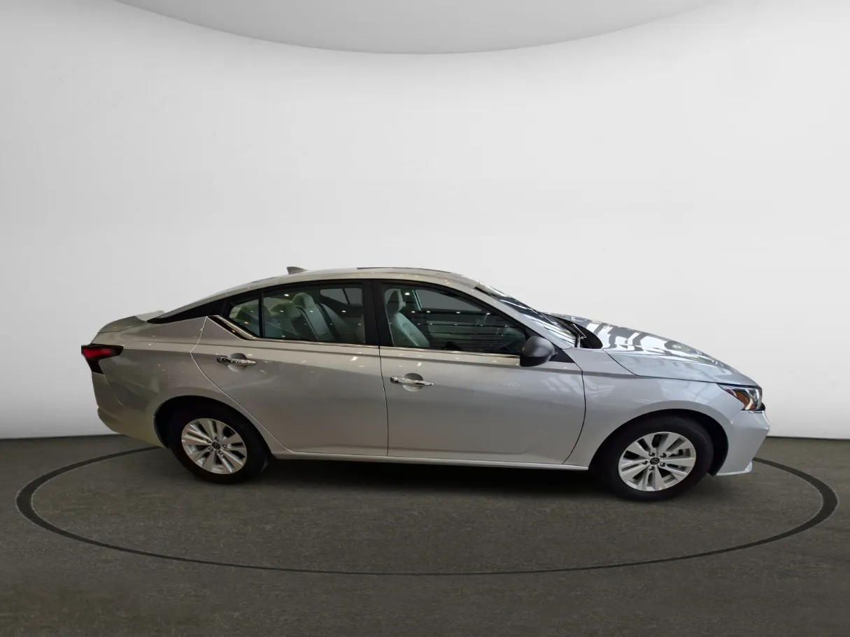 nissan altima IMAGE