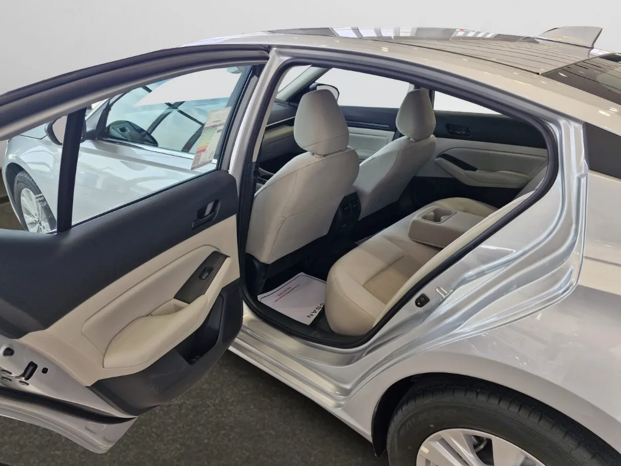 nissan altima IMAGE
