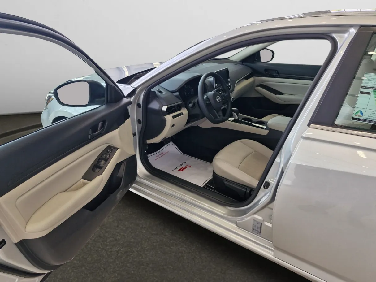 nissan altima IMAGE