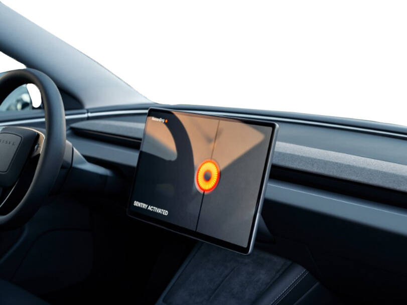 makes.tesla models.model-3 IMAGE