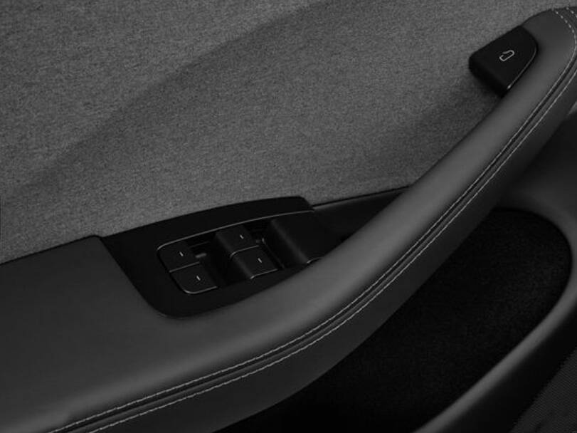 makes.tesla models.model-3 IMAGE