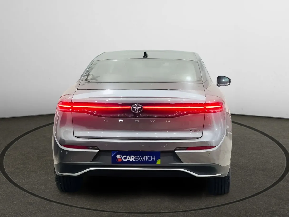 toyota crown IMAGE