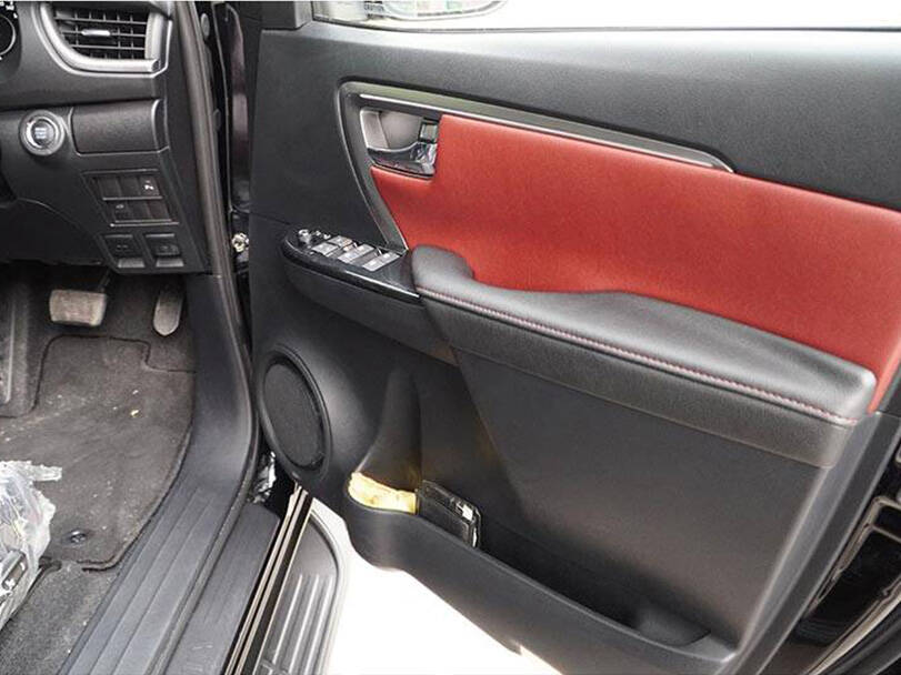 makes.toyota models.fortuner IMAGE