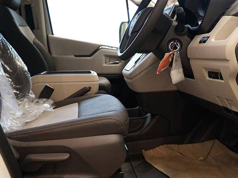 toyota hiace IMAGE