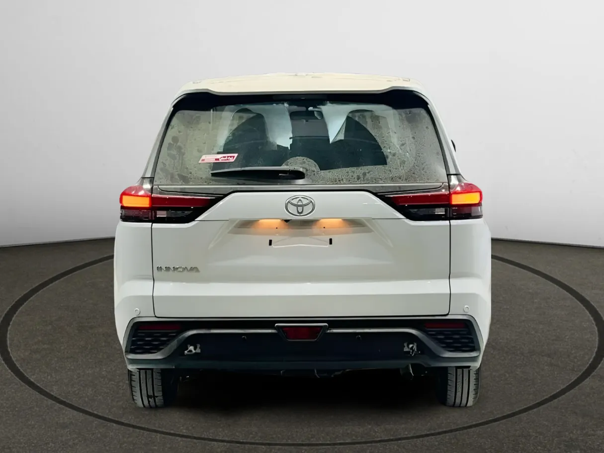 toyota innova IMAGE
