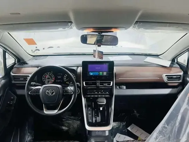 toyota innova IMAGE