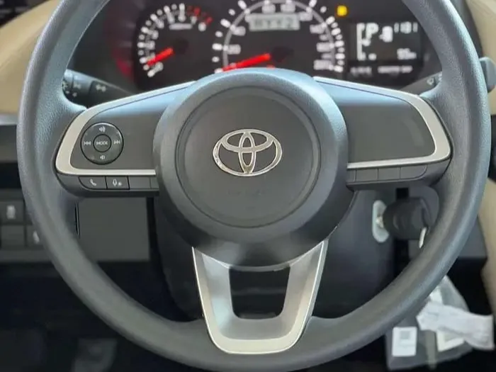makes.toyota models.yaris IMAGE