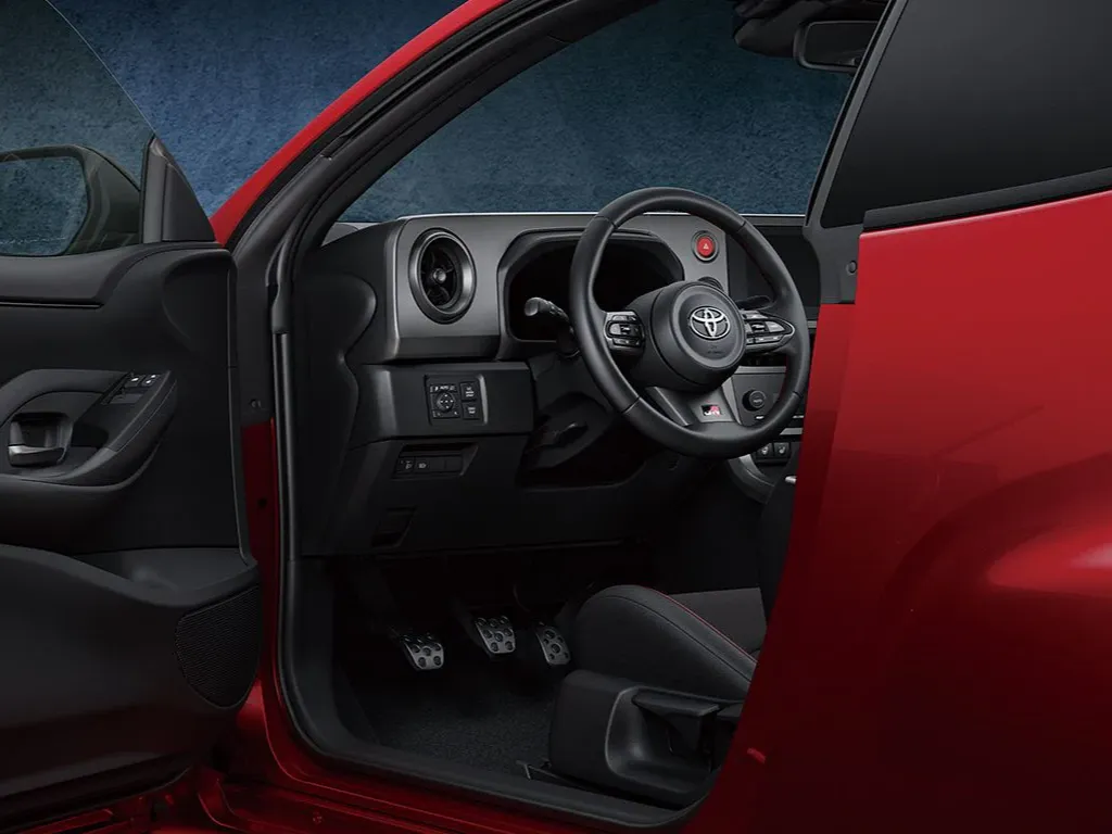 toyota yaris IMAGE