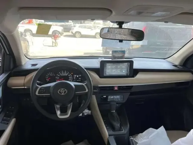 makes.toyota models.yaris IMAGE