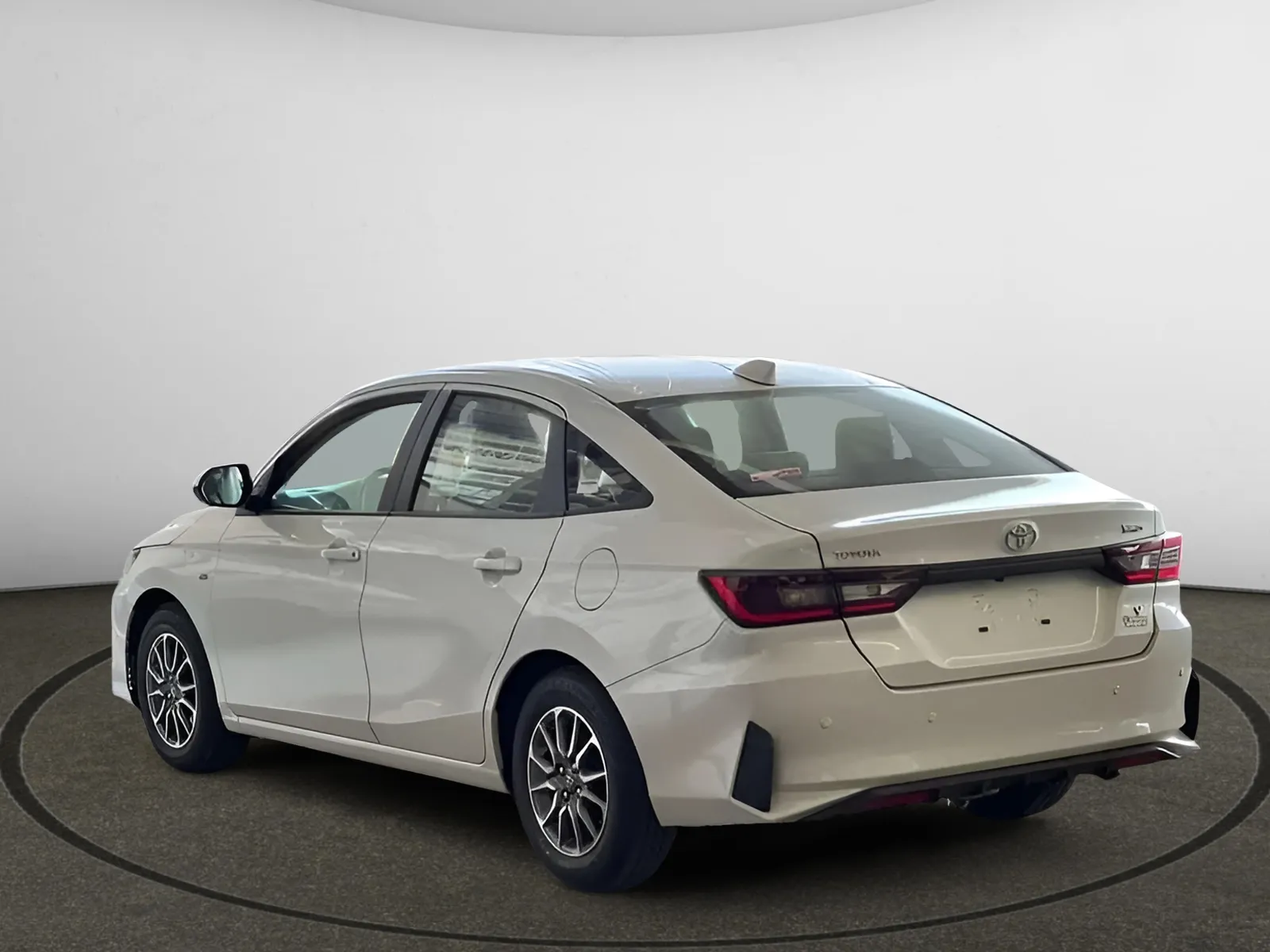 makes.toyota models.yaris IMAGE