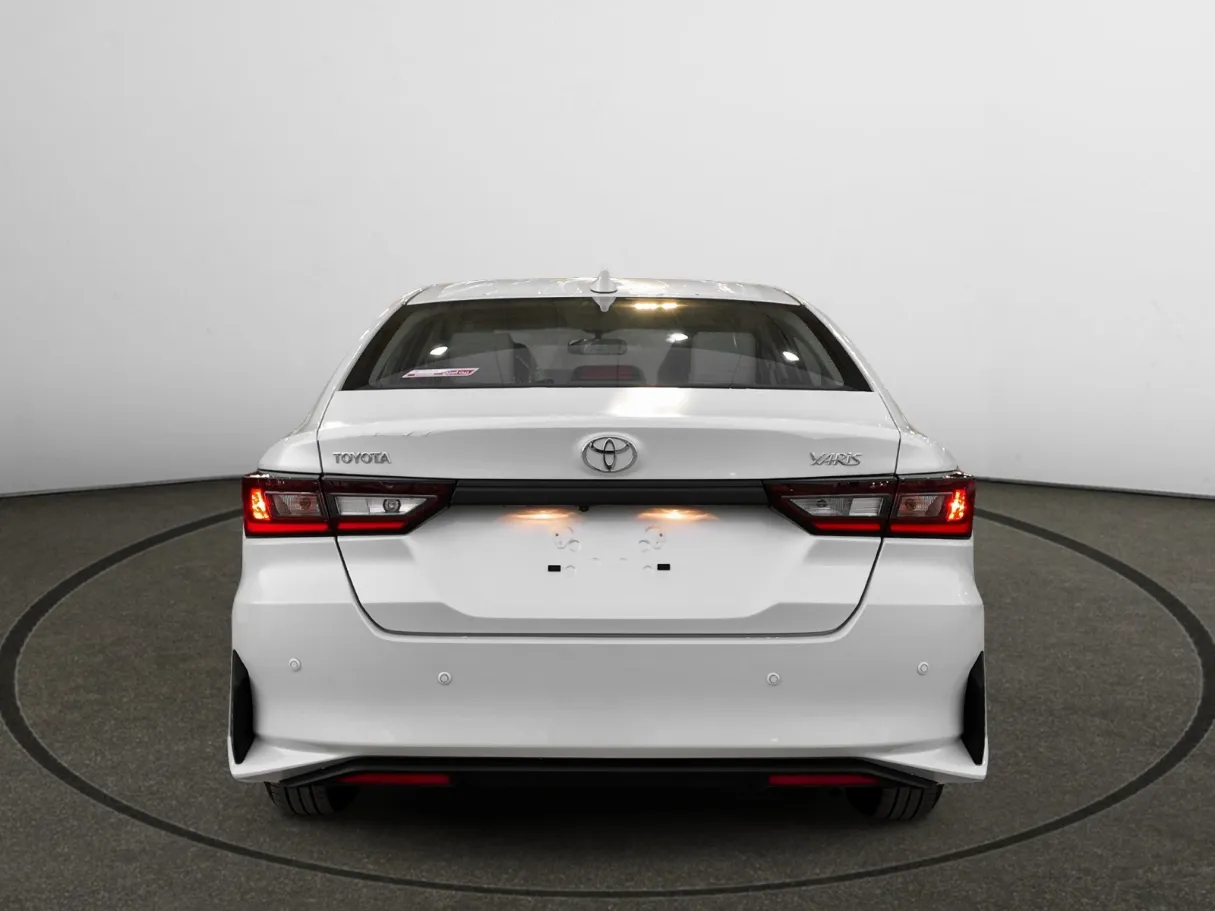 makes.toyota models.yaris IMAGE