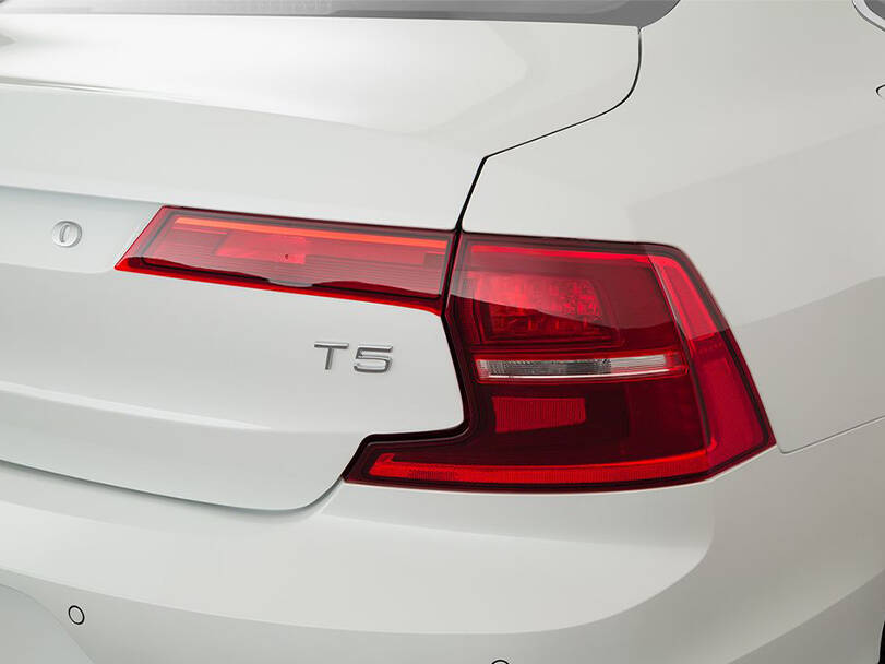 makes.volvo models.s90 IMAGE