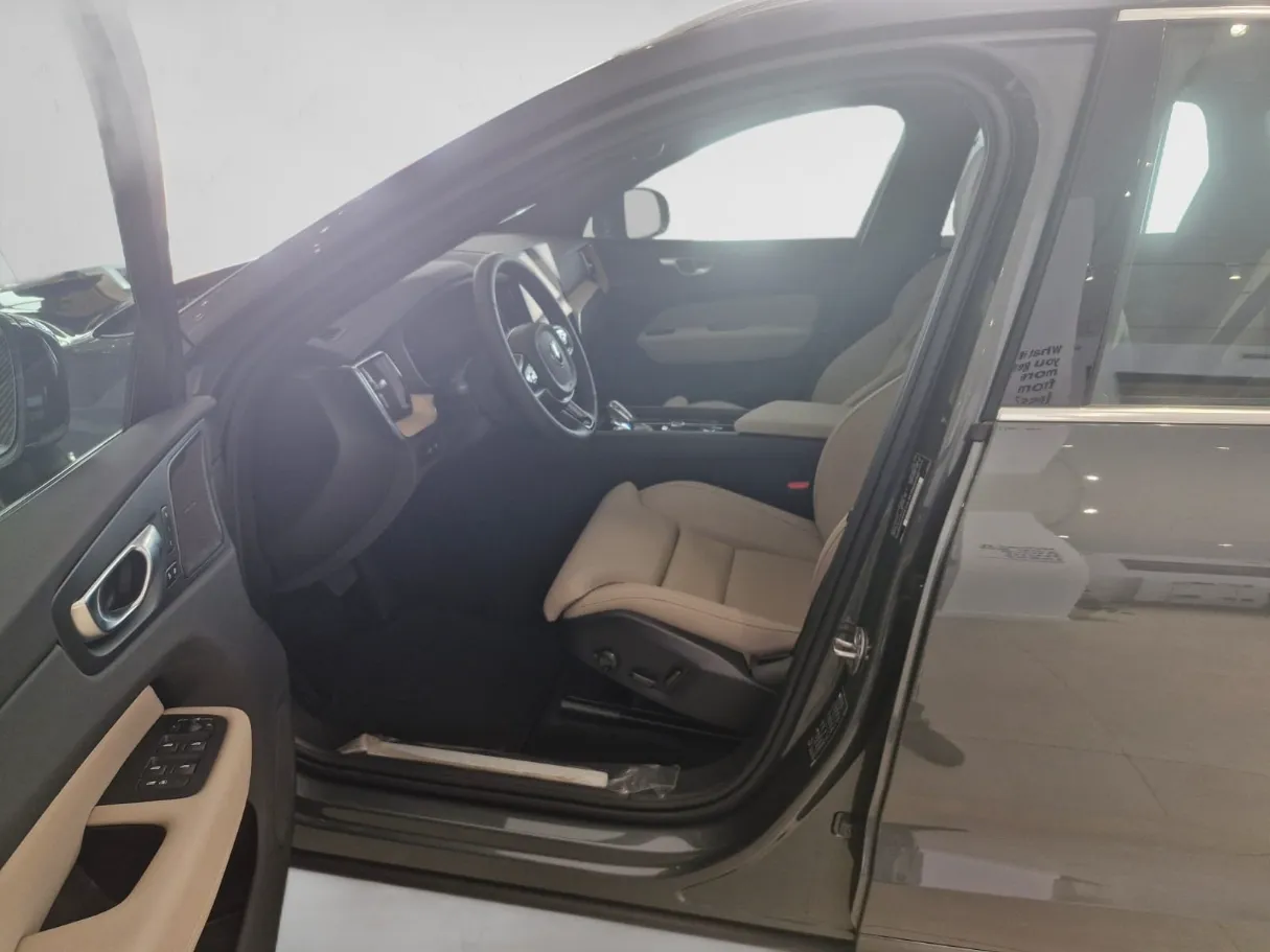 volvo xc60 IMAGE