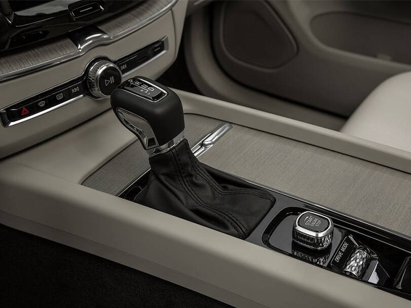 volvo xc60 IMAGE