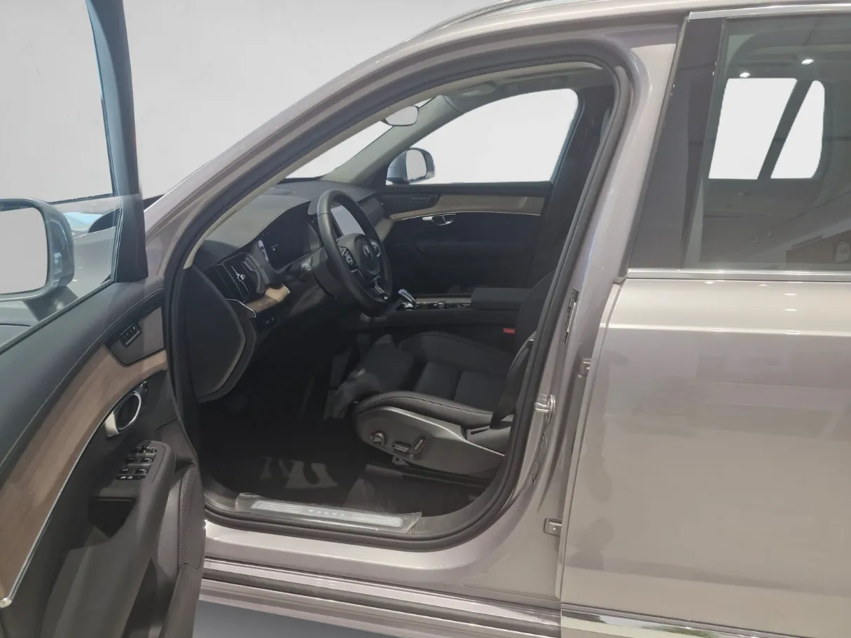 volvo xc90 IMAGE