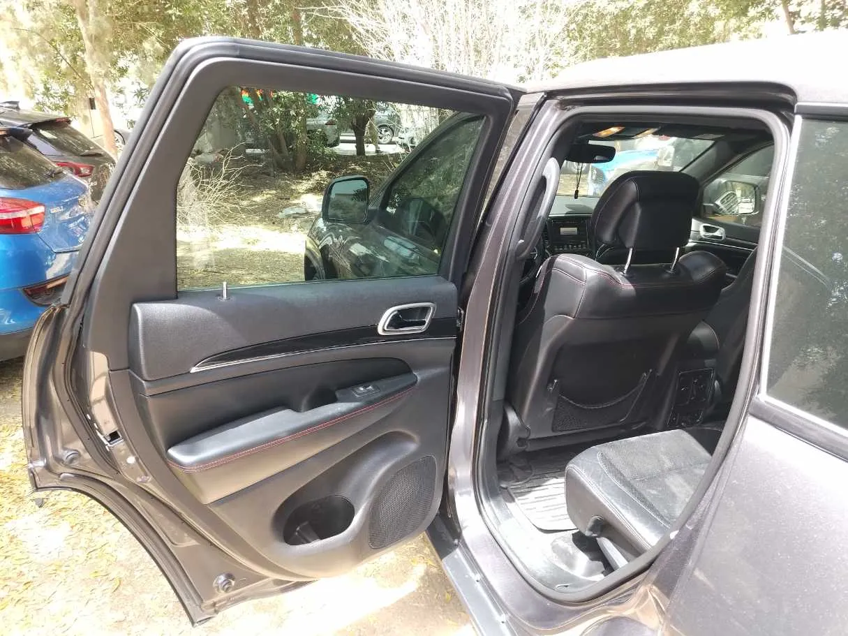 Car image 17