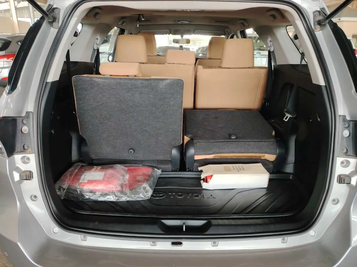 Car image 32