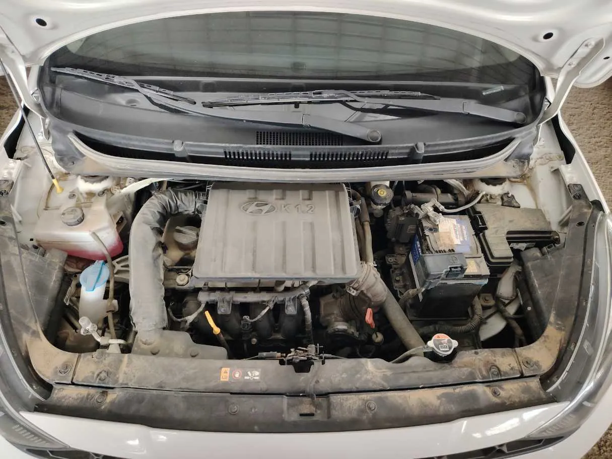 Car image 26