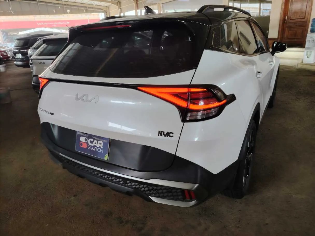 Car image 5