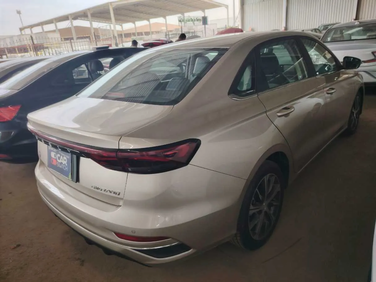 Car image 5