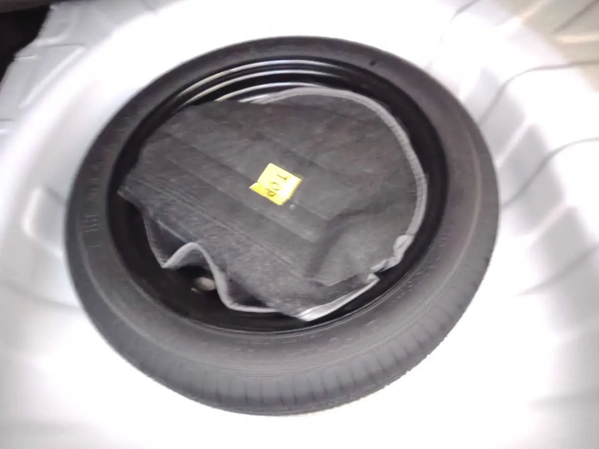Car image 28