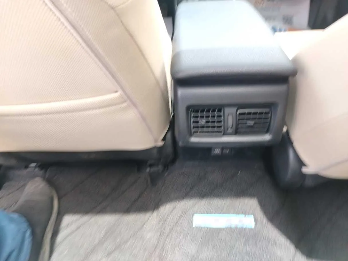 Car image 37