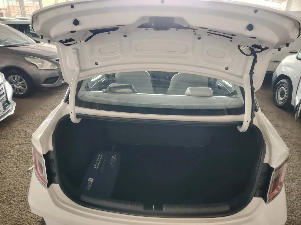 Car image 25