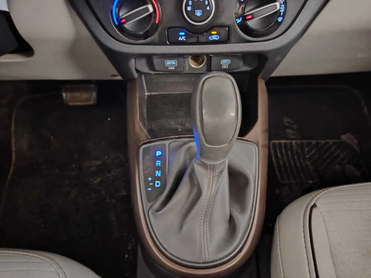 Car image 19