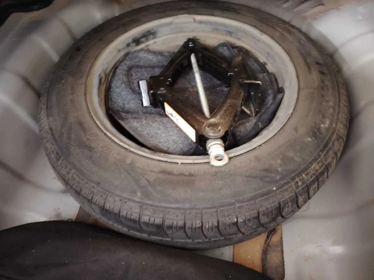 Car image 27