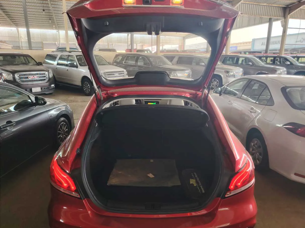 Car image 30