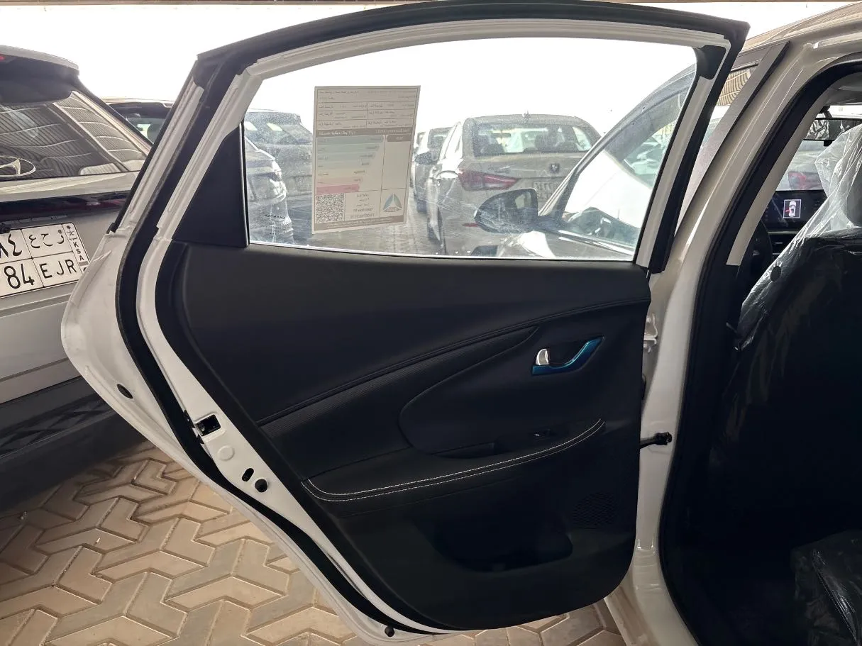 Car image 15
