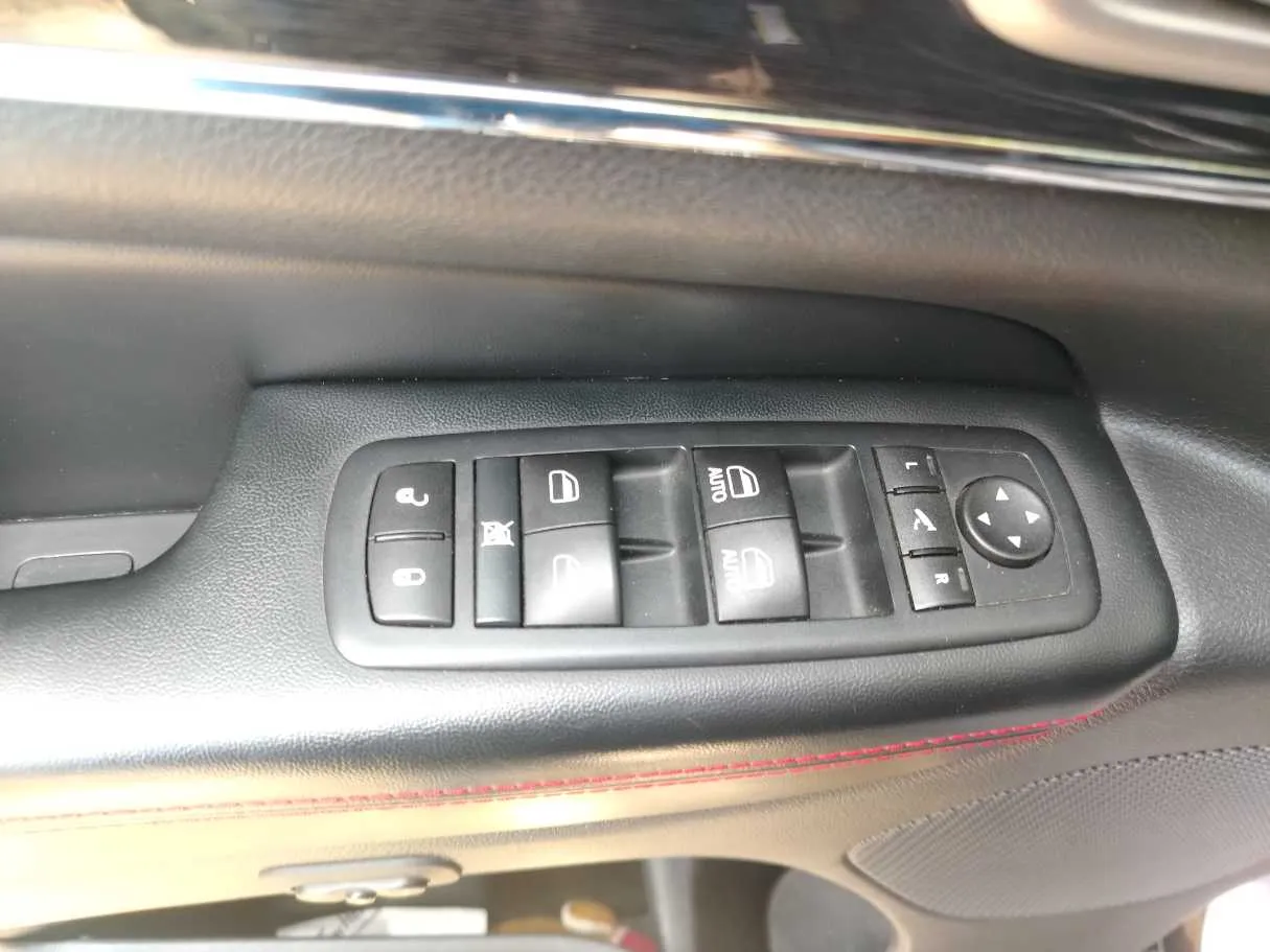 Car image 38