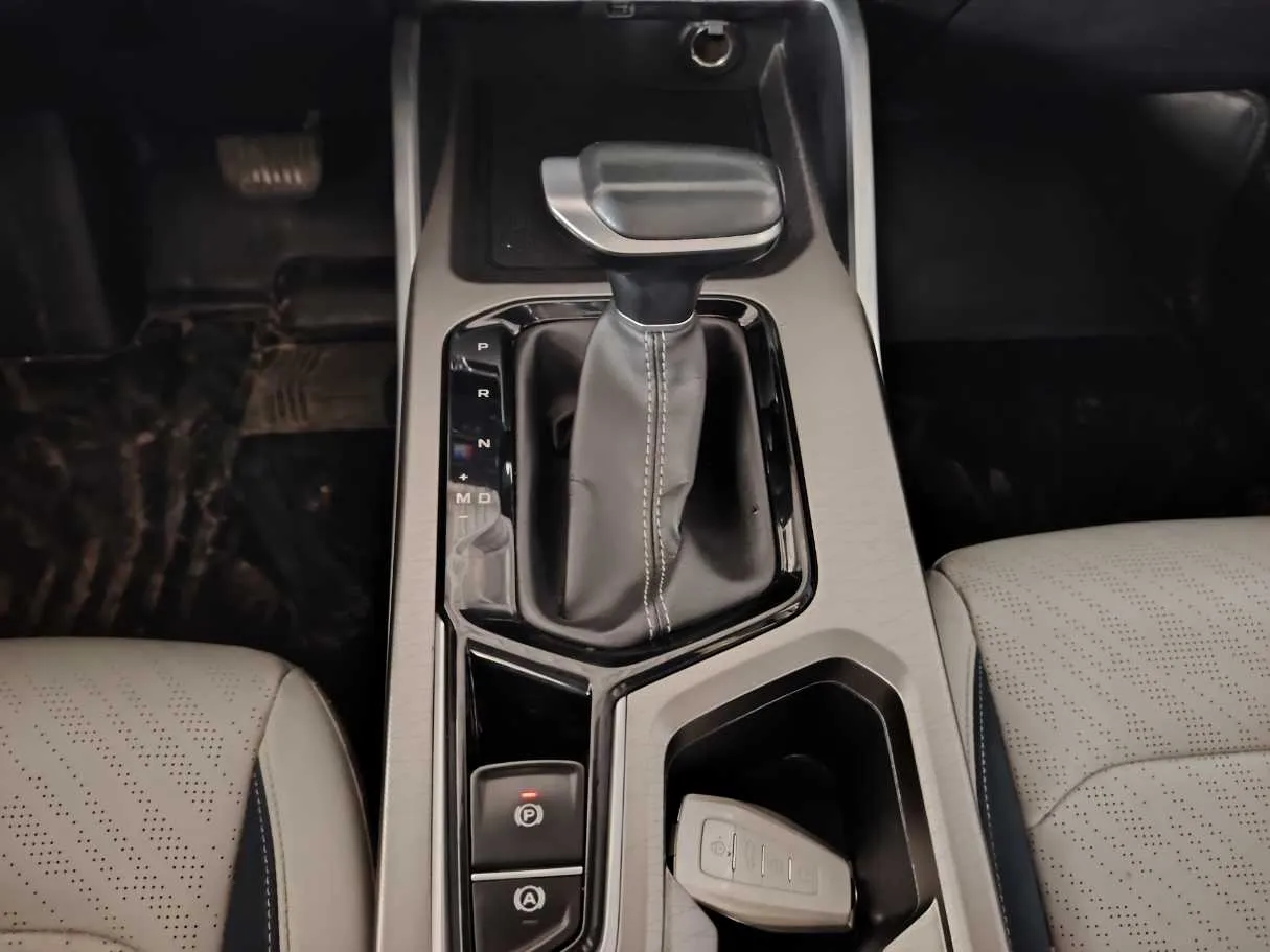 Car image 23