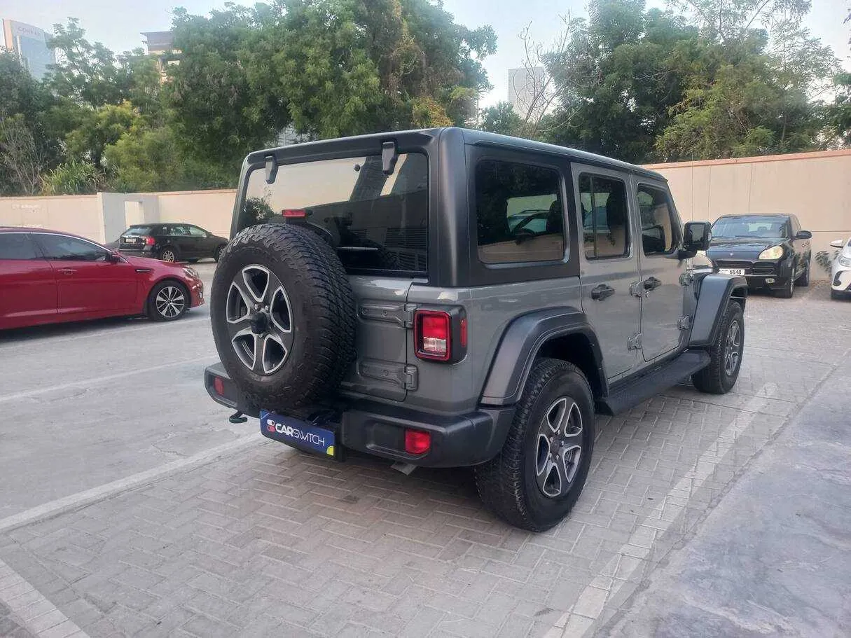 Car image 4