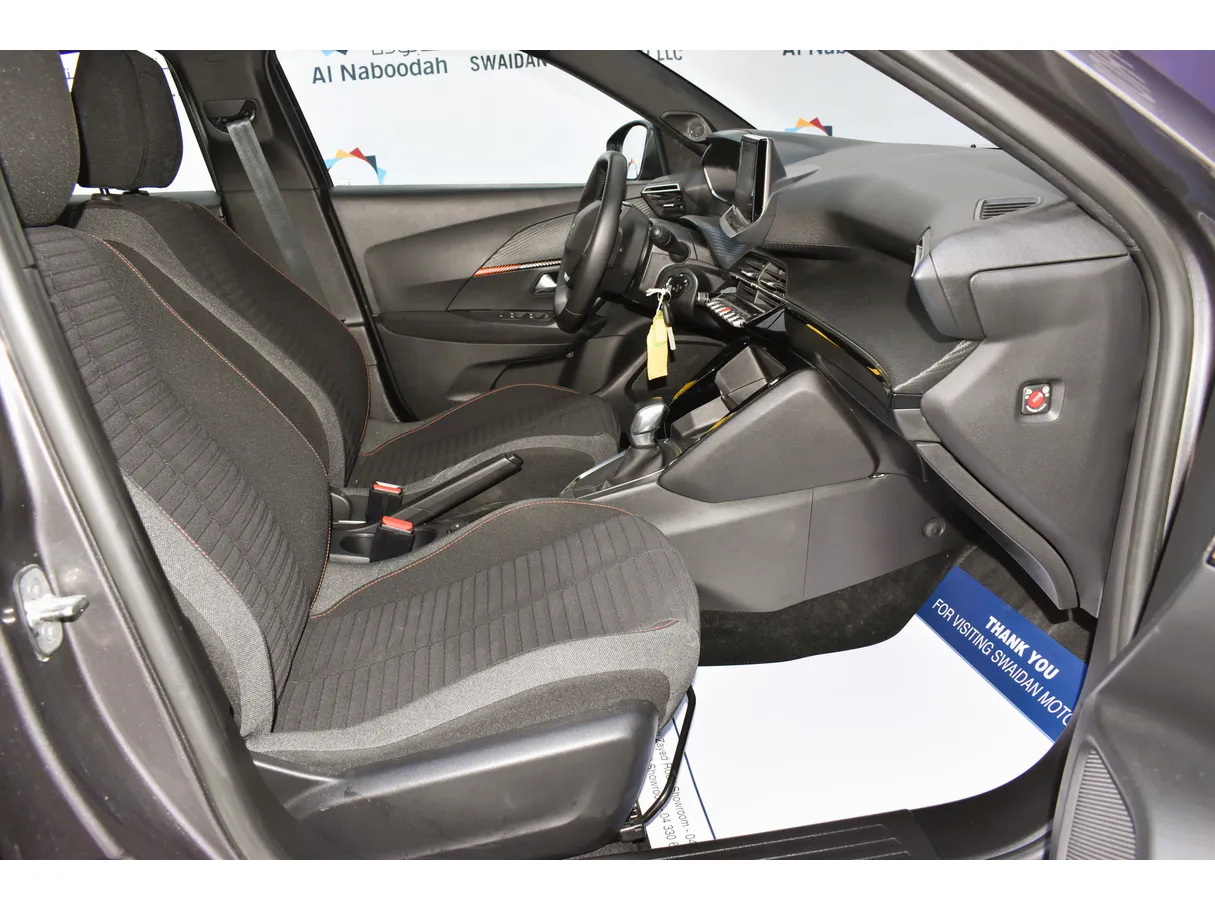 Car image 10