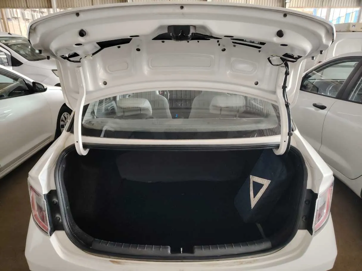Car image 25