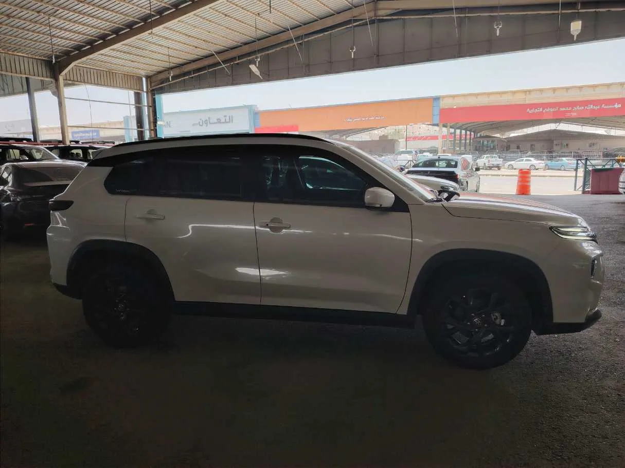 Car image 4