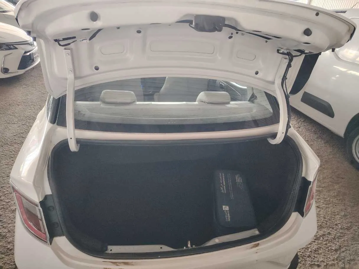 Car image 25