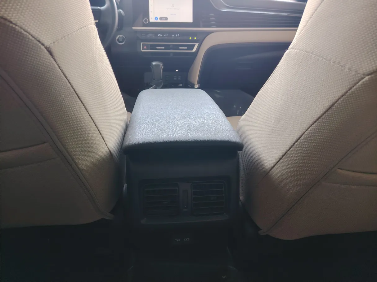 Car image 30