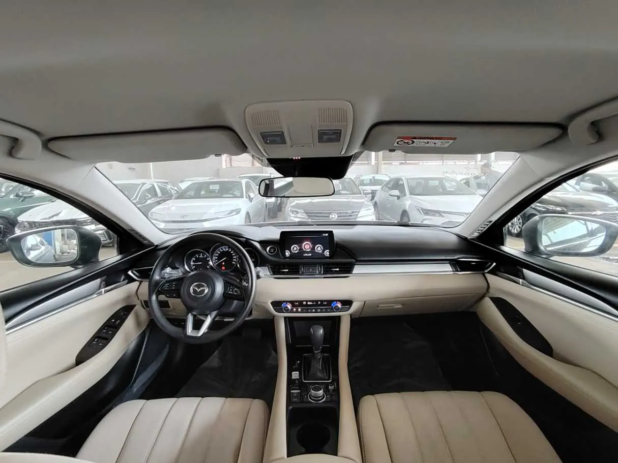 Car image 17